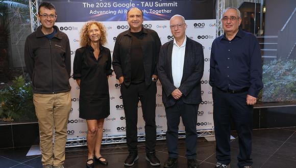 מימין לשמאל: פרופ' ישי מנצור, פרופ' אריאל פורת, פרופ' יוסי מטיאס, פרופ' טובה מילוא ופרופ' אבינתן חסידים