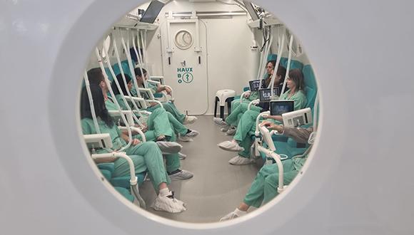 תא לחץ במרכז סגול לרפואה היפרבארית ומחקר, המרכז הרפואי שמיר (צילום: המרכז הרפואי שמיר) תא לחץ במרכז סגול לרפואה היפרבארית ומחקר, המרכז הרפואי שמיר (צילום: המרכז הרפואי שמיר)