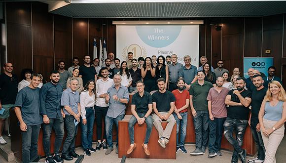 משתתפות ומשתתפי האקסלרטור jumpTAU עם צוות השופטים.ות והמנטורים.ות (צילום: ליאת לנג) משתתפות ומשתתפי האקסלרטור jumpTAU עם צוות השופטים.ות והמנטורים.ות (צילום: ליאת לנג)